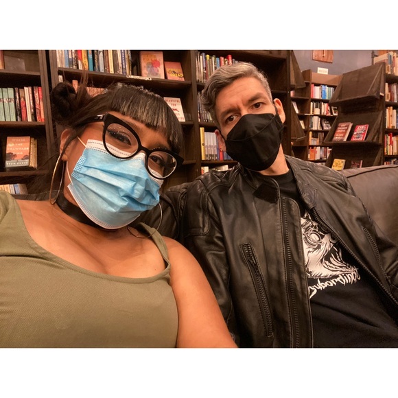 Meet your Poshers, 🐰Maria & Jaime🐱 - Picture 3 of 4